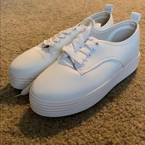 Size 8 Platform Sneakers. (never worn)